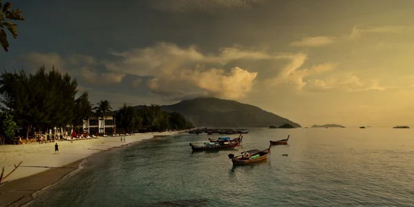insula koh lipe thailanda sunrise beach foto shutterstock