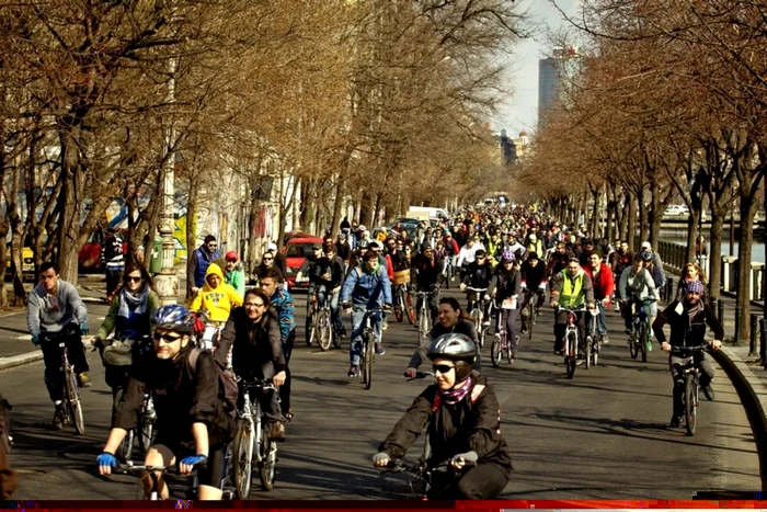 Aproximativ 3.000 de biciclişti au participat la protest FOTO Comunitatea Bicicliştilor din Bucureşti