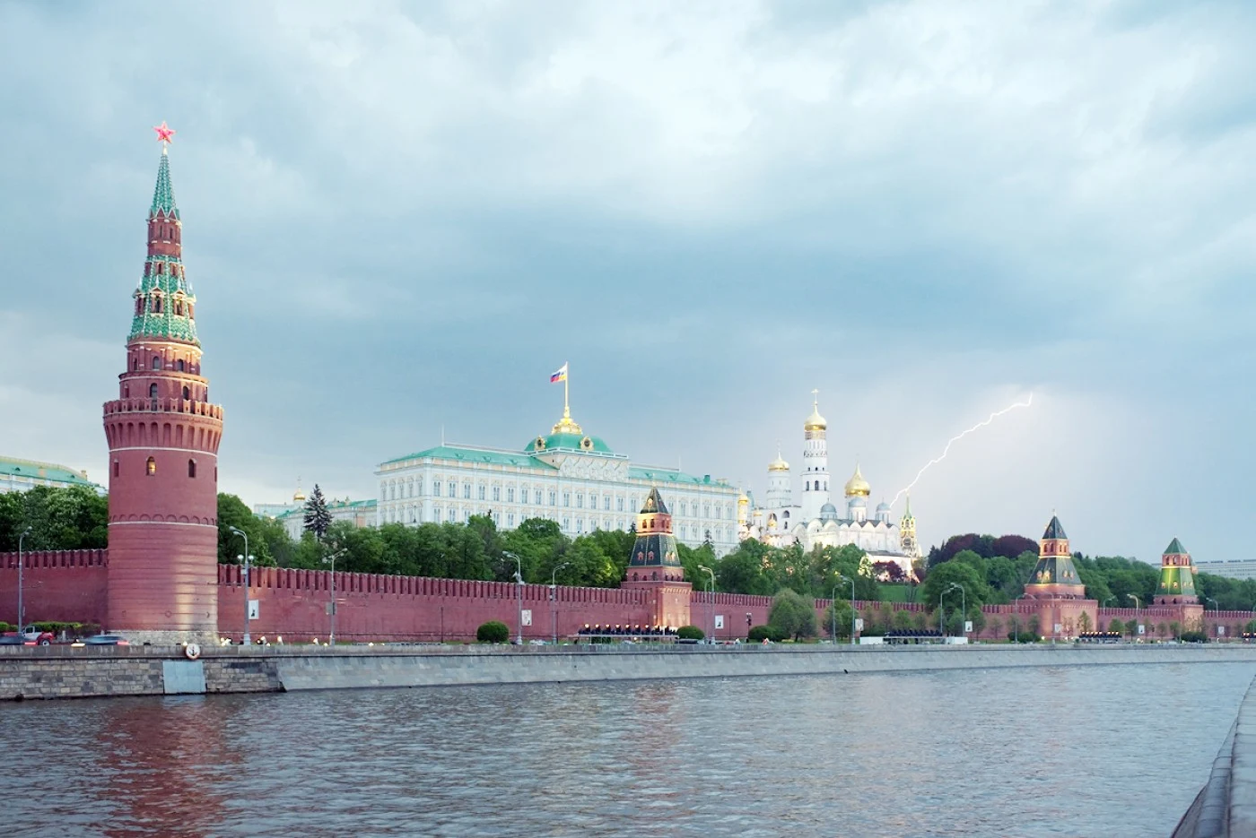 Kremlinul avertizează cetățenii ruși să evite Republica Moldova. Replica Chișinăului