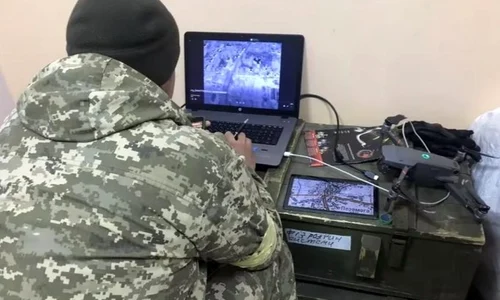 Militari Ucraineni folosind sistemul Starlink FOTO Twitter