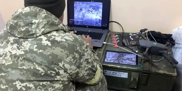 Militari Ucraineni folosind sistemul Starlink FOTO Twitter