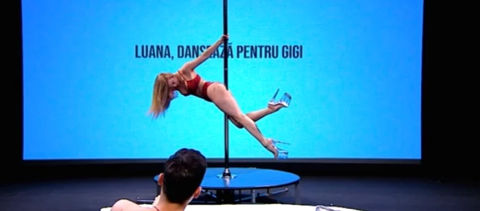 Dans la bară, în episodul 1 din Undressed foto: Pro TV 