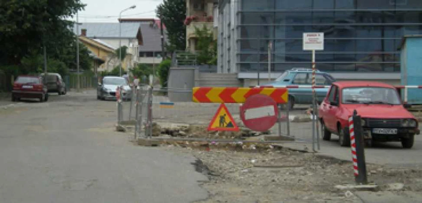 Suceava: Şanţurile şi gropile stăpânesc centrul (Galerie Foto)