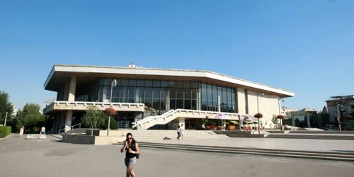 Parcarea va fi amenajată sub esplanada Teatrului Naţional Marin Sorescu
