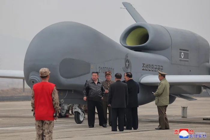 Drona de recunoaștere nord-coreeană care seamănă cu celebra RQ-4 Global Hawk americană/ FOTO:X