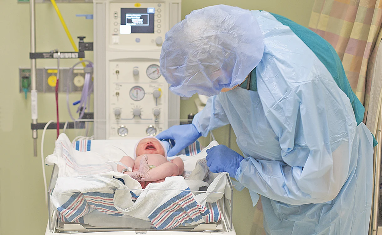 Personalul medical de la Maternitatea Râmnicu Vâlcea a botezat-o Maria pe fetiţă