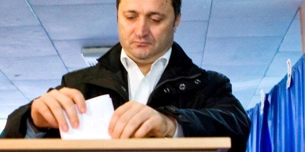 Alegeri Moldova 2010: Vlad Filat la vot