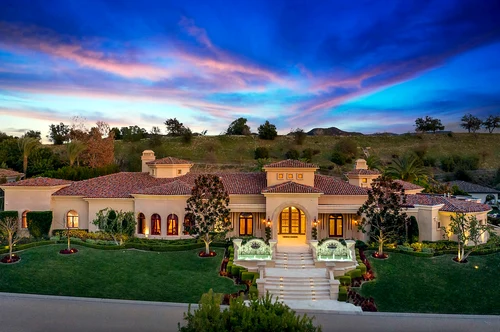 Britney n-a părăsit periferia L.A.-ului, doar s-a relocat în Calabasas, într-o vilă mai aproape de băieții săi.