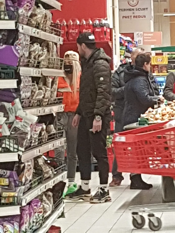 Victor Slav și-a făcut provizii alături de noua lui iubităFoto Blitz