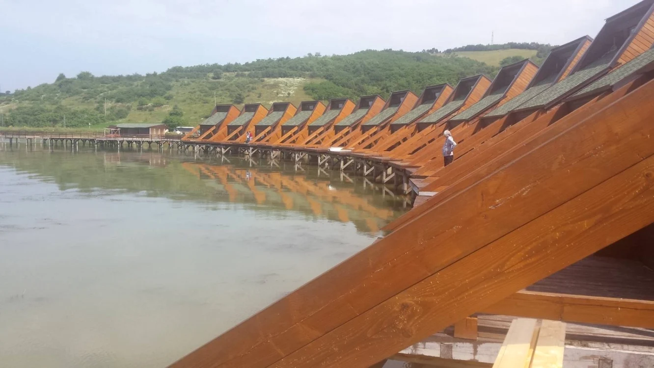 Bungalouri plutitoare pe Dunăre FOTO Ştefan Both