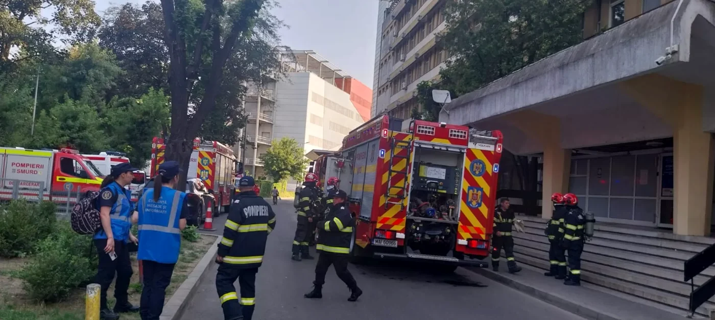 Un incendiu de mici dimensiuni a izbucnit la Spitalul Județean Bacău. FOTO: bacău.net