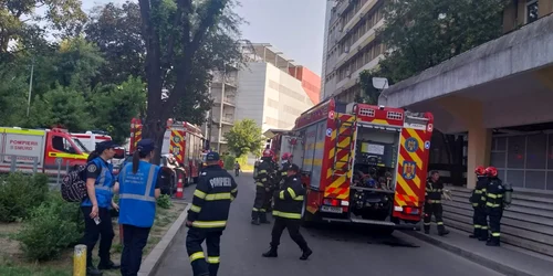 Un incendiu de mici dimensiuni a izbucnit la Spitalul Județean Bacău. FOTO: bacău.net