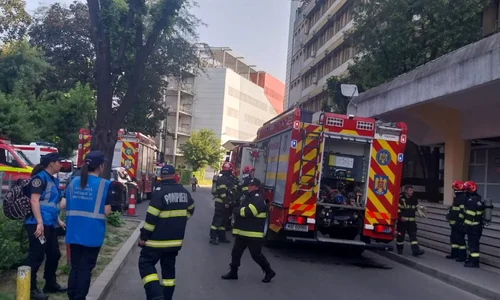 Un incendiu de mici dimensiuni a izbucnit la Spitalul Județean Bacău. FOTO: bacău.net