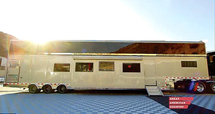 Mariah Carey, 45 de ani – rulotă de  2 milioane de dolari