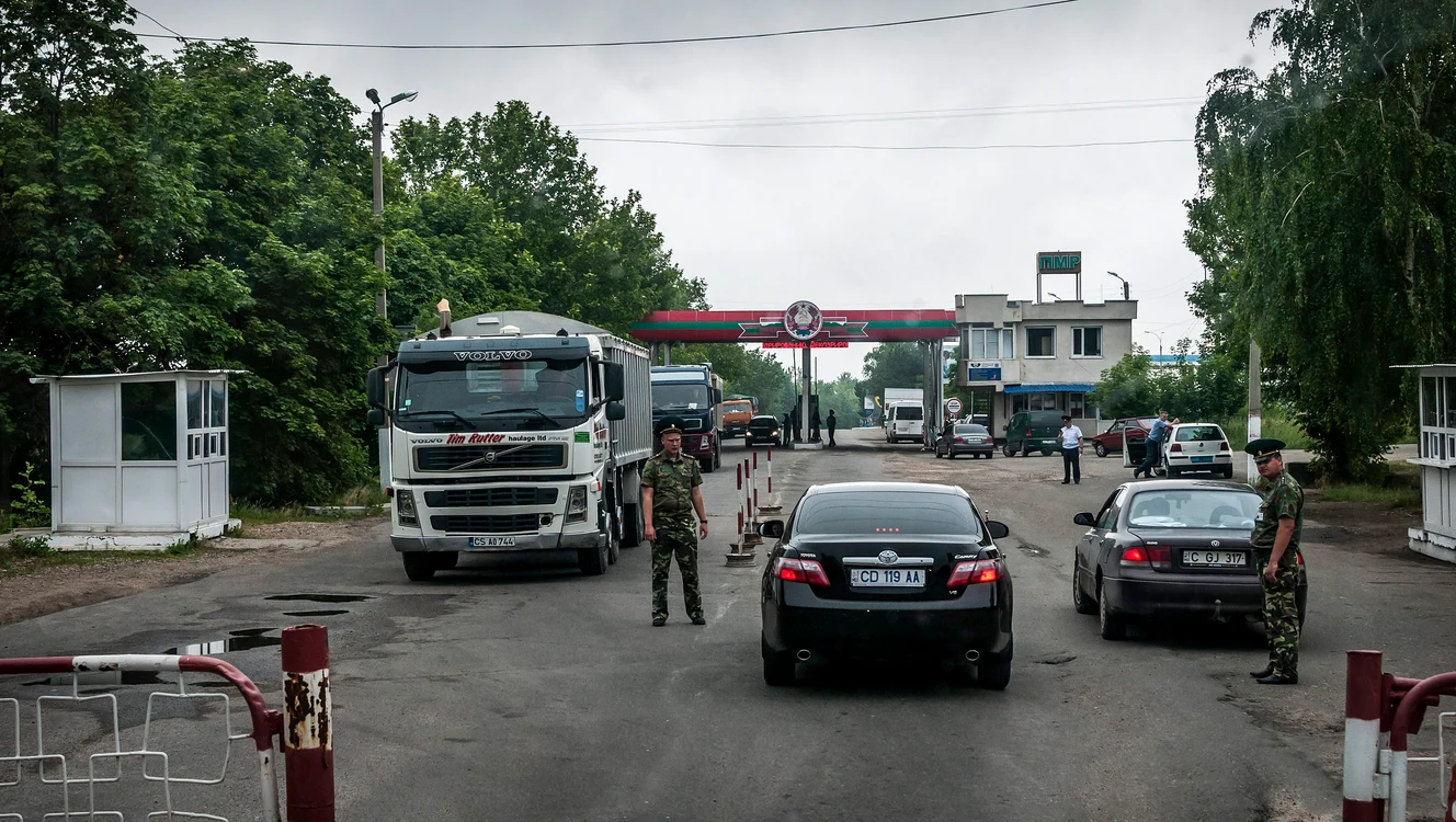 Soldați ruși la granița dintre Transnistria și Republica Moldova. FOTO EPA EFE 