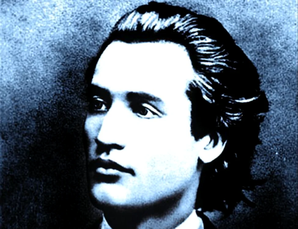 
    Mihai Eminescu, într-o fotografie care a devenit un adevărat simbol naţional.  