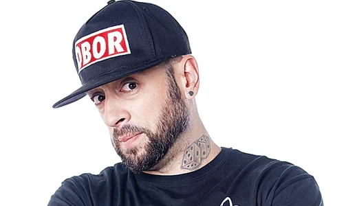 Eduard Andreianu, alias CRBL, are în total 17 desene pe corp jpeg