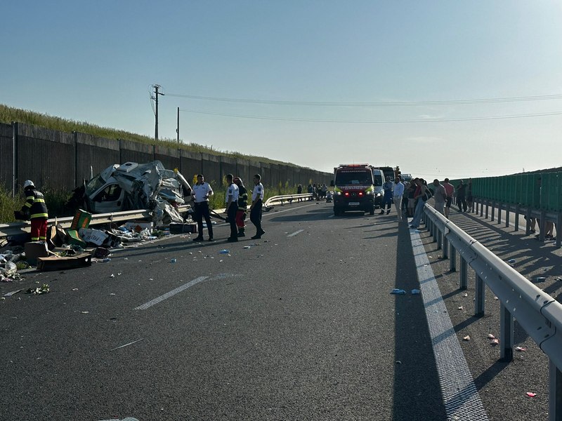 Accident grav pe Drumul Expres Craiova-Pitești. Un bărbat a decedat, un altul este grav rănit, traficul este deviat