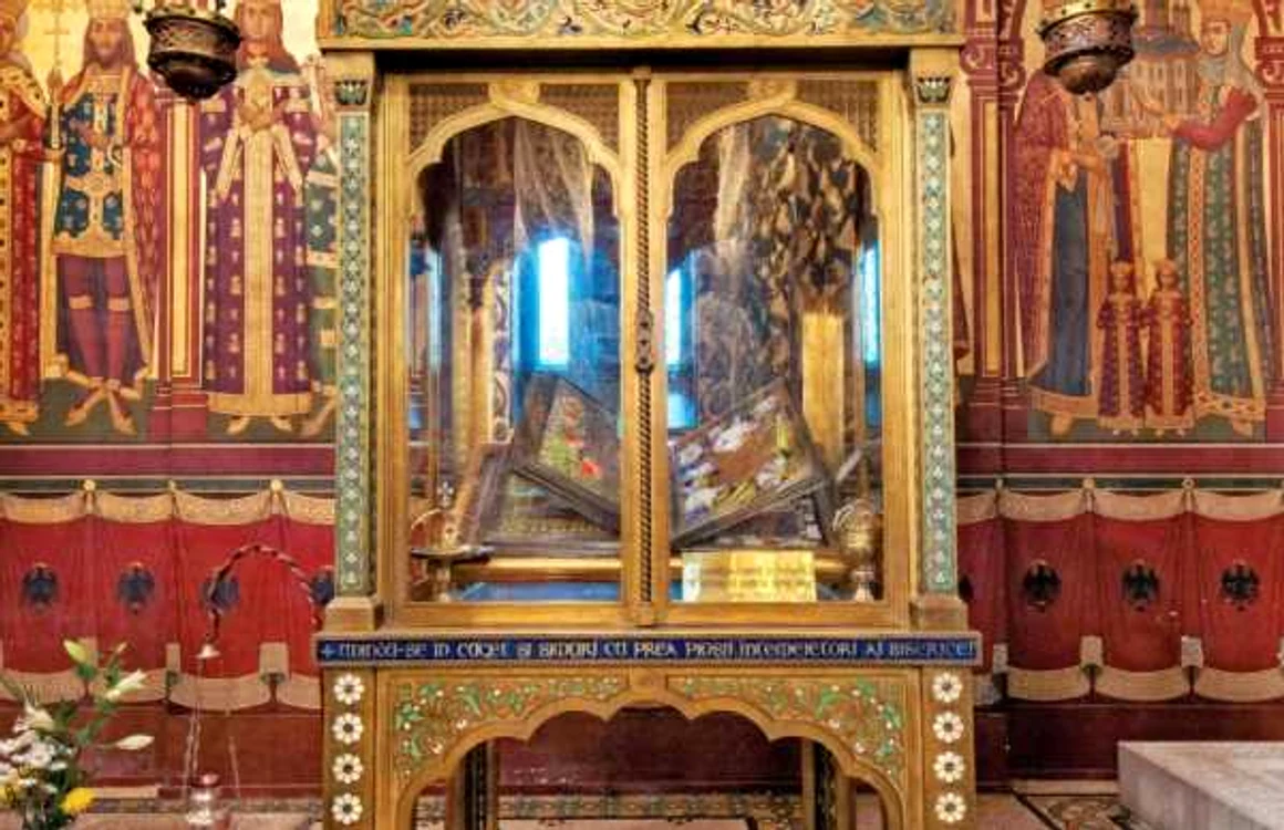 evanghelie regina elisabeta curtea de arges 01