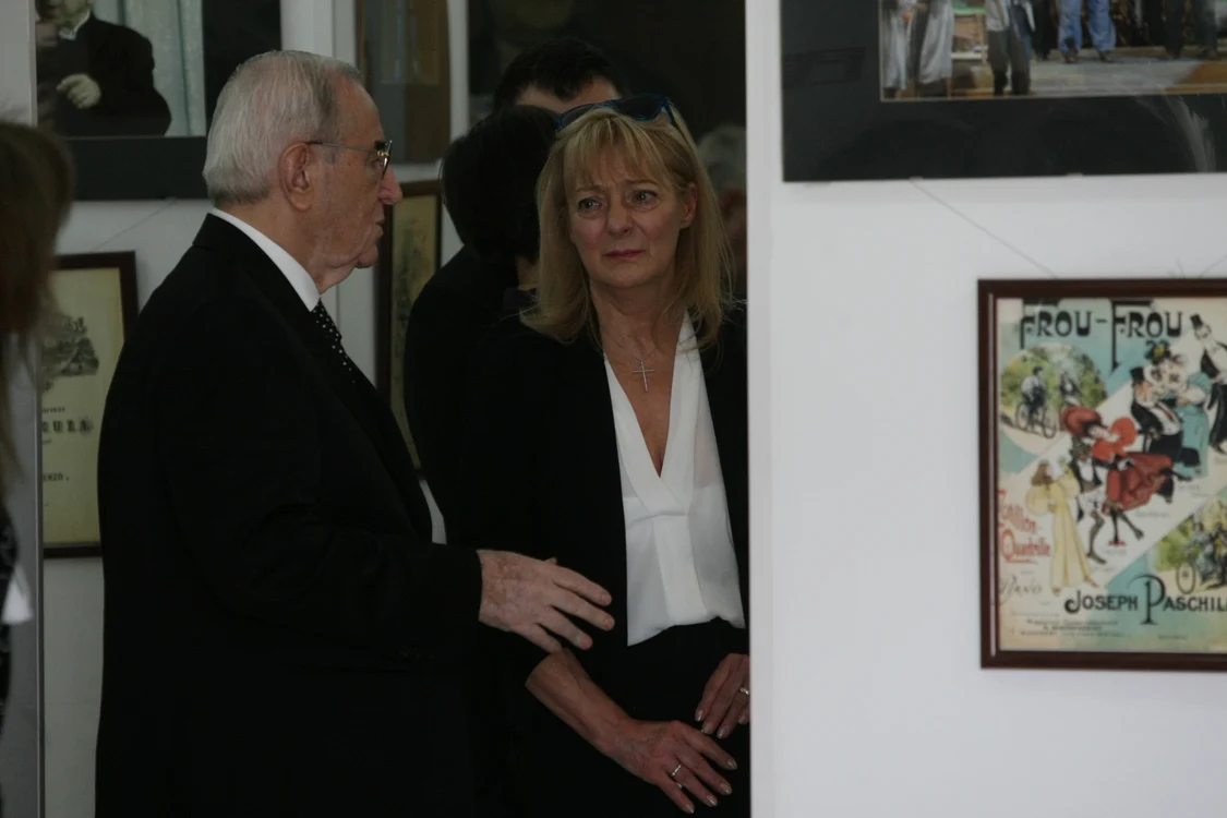 Viorel Păunescu, la căpătâiul lui COrnel Patrichi, în foaierul Teatrului ”Constantin Tănase”