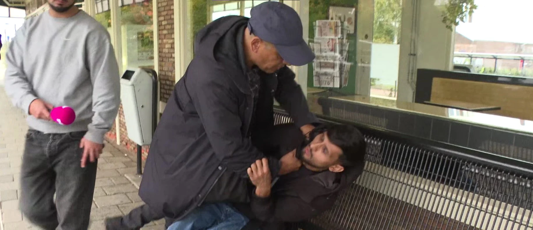 Zeci de hoți de buzunare, prinși în Olanda cu ajutorul unui youtuber: „O mare bandă din România”. Ce spune poliția despre originea acestora