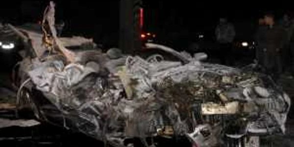 Mercedesul condus de Motronea s-a făcut praf în pilonul podului