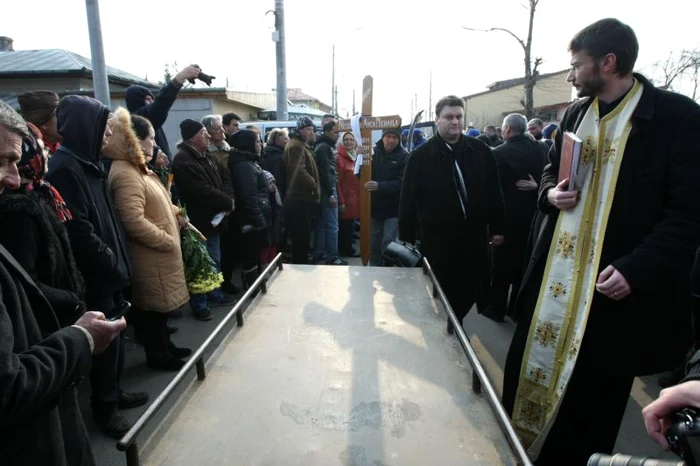 Înmormântarea Michaelei Niculescu, Mica de la Abracadabra. (Foto: Marian Iliescu / Adevărul)