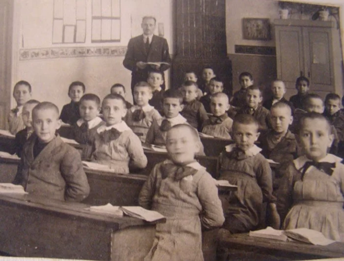 Elevi români în perioada interbelică FOTO Arhivele Naționale