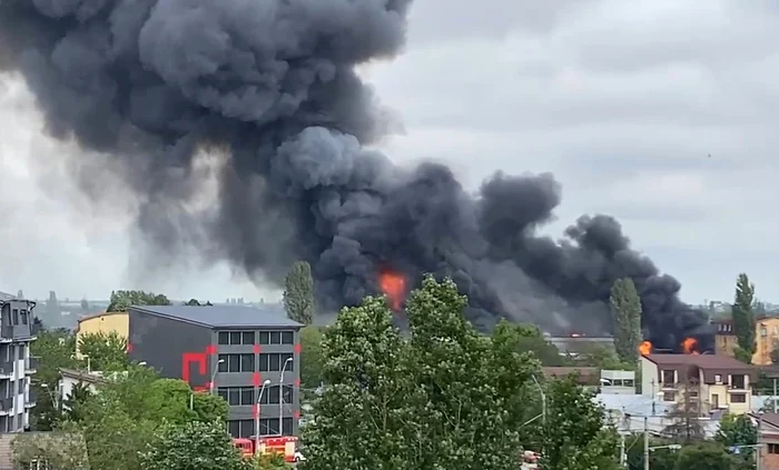 Incendiu major la un depozit din București. A fost emis mesaj RO Alert / foto: Facebook