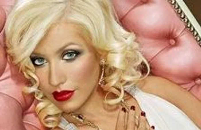 Celebrul look al Christinei Aguilera  