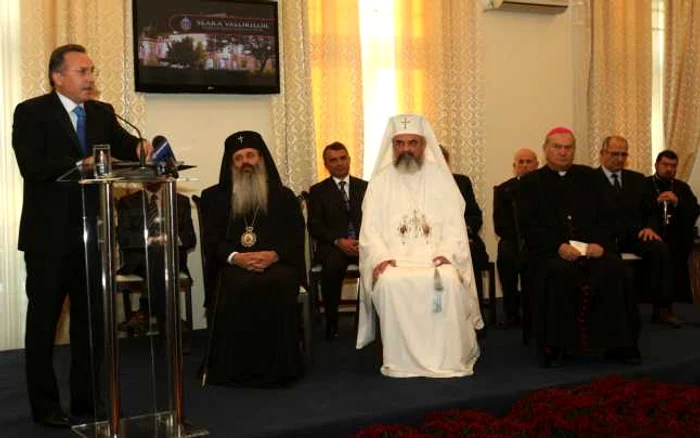 Gheorghe Nichita la Primăria Iaşiului, alături de ierarhii din fruntea Bisericilor Ortodoxă şi Catolică