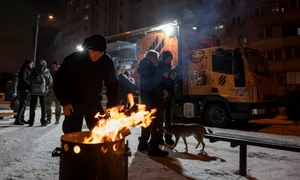 Bucătării mobile în Kiev în urma penelor de curent cauzate de atacurile Rusiei FOTO EPA EFE jpg