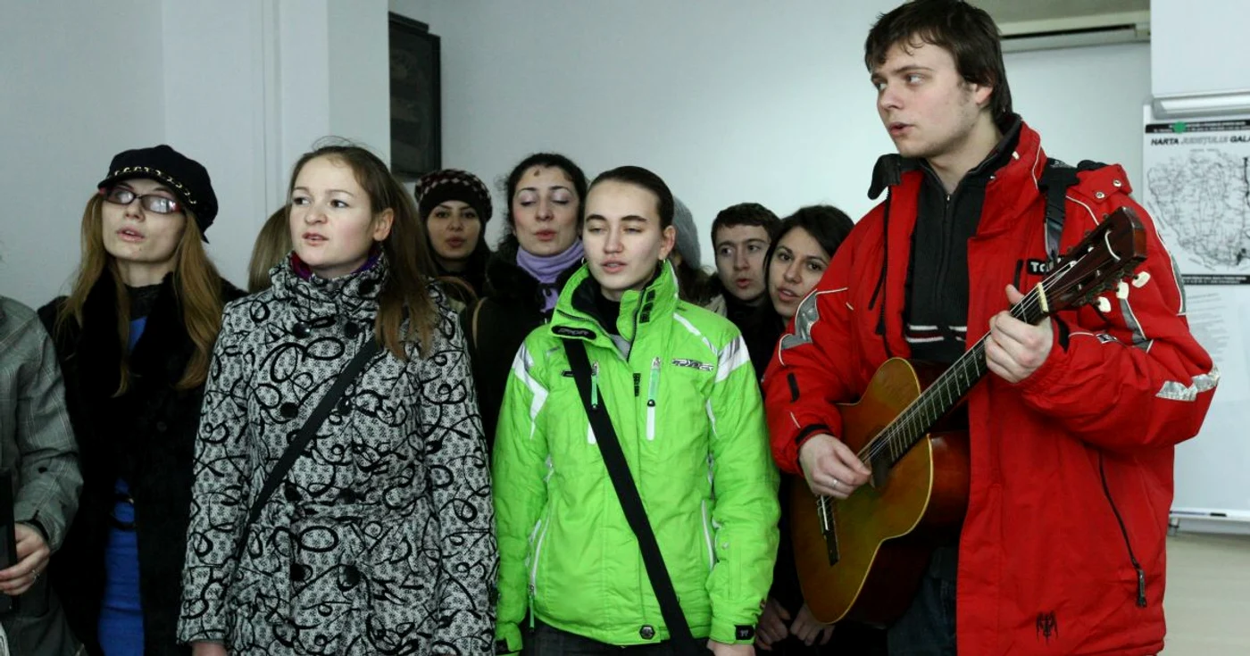 Studenţii gălăţeni au venit cu colindul