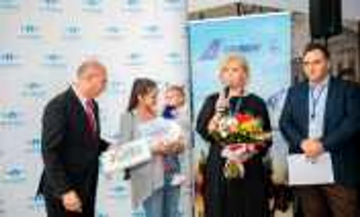 Pasagerul cu numărul un milion pe Aeroportul Iaşi FOTO CJ Iaşi