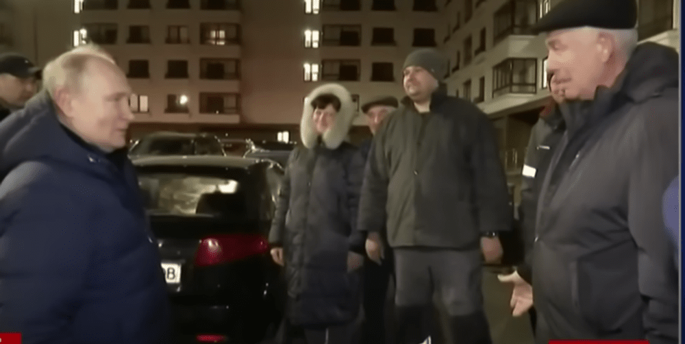 Cine sunt cei surprinși stând de vorbă cu Putin în timpul vizitei în Mariupol