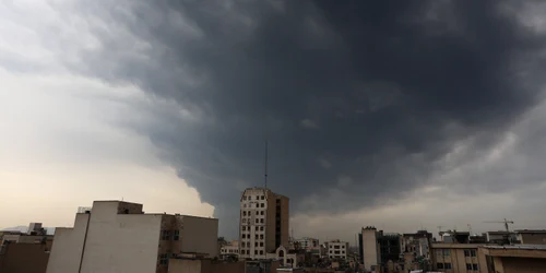 Israelul a lovit o rafinărie de petrol din Teheran FOTO EPA EFE jpg