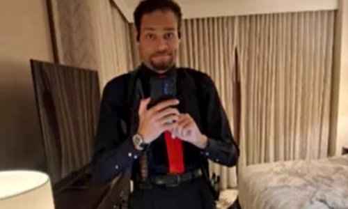 Cole Allen s a filmat in camera de hotel inarmat pana in dinți FOTO profimedia jpg