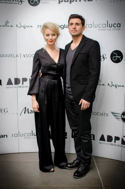 
    Laura şi Cosmin, fericiţi împreunăFoto: Facebook  