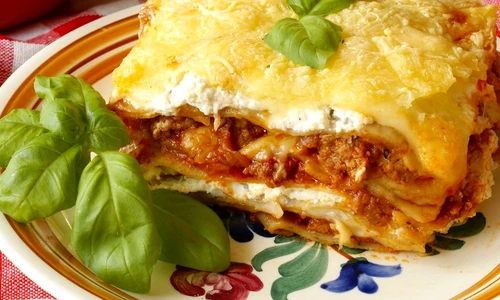 lasagna cu carne si sos bolognez jpeg
