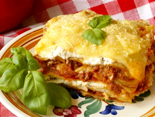 lasagna cu carne si sos bolognez jpeg