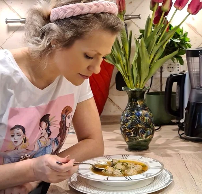 Mirela Vaida este specialistă în ciorbă de perișoarefoto: Instagram