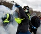 Demonstraţie violentă a vestele galbene la Paris FOTO EPA-EFE / Julien De Rosa