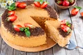 Desert simplu cu napolitane si crema de caramel  Sursa imagine shutterstock 1988597801 jpg