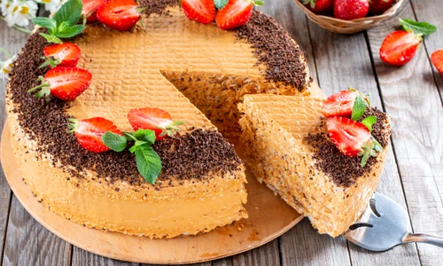 Desert simplu cu napolitane si crema de caramel  Sursa imagine shutterstock 1988597801 jpg