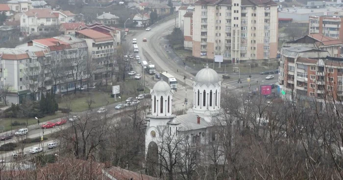 Catedrala veche din Slatina are sistem de monitorizare video, aşa că poliţiştii îl vor identifica uşor pe făptaş - FOTO: George Piţulescu