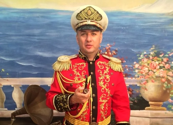 
    Leo de la Strehaia, "prinţul ţiganilor", s-a mutat la Bucureşti, în timp ce rudele sale au probleme cu legeaFoto: arhiva personală  