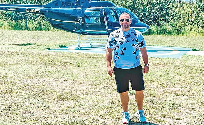 Duce o viaţă de lux, dar nu uită când făcea foamea, la 21 de ani