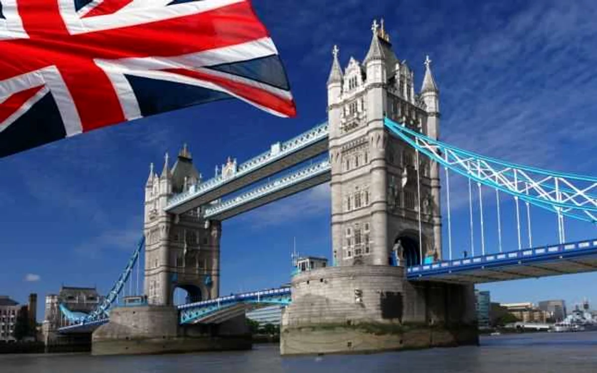 În prezent, în Marea Britanie lucrează aproximativ 100.000 de români şi bulgari