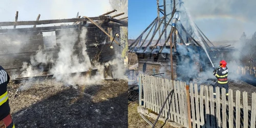 Biserica de lemn de la Vidra a ars complet FOTO Asociaţia Vernacular