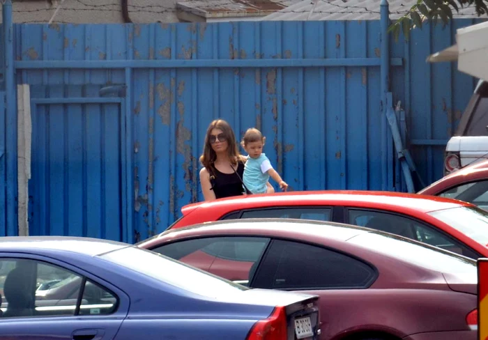 
    Ana are un băiețel de un an și trei luni, LukasFOTO: ALEX MUSCALIU  